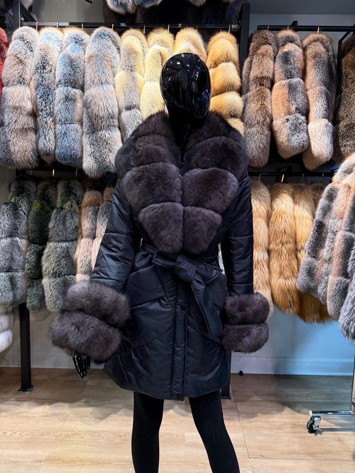 Luxury Insulated Puffer Coat with Genuine Fox Fur Collar – Exclusive Design