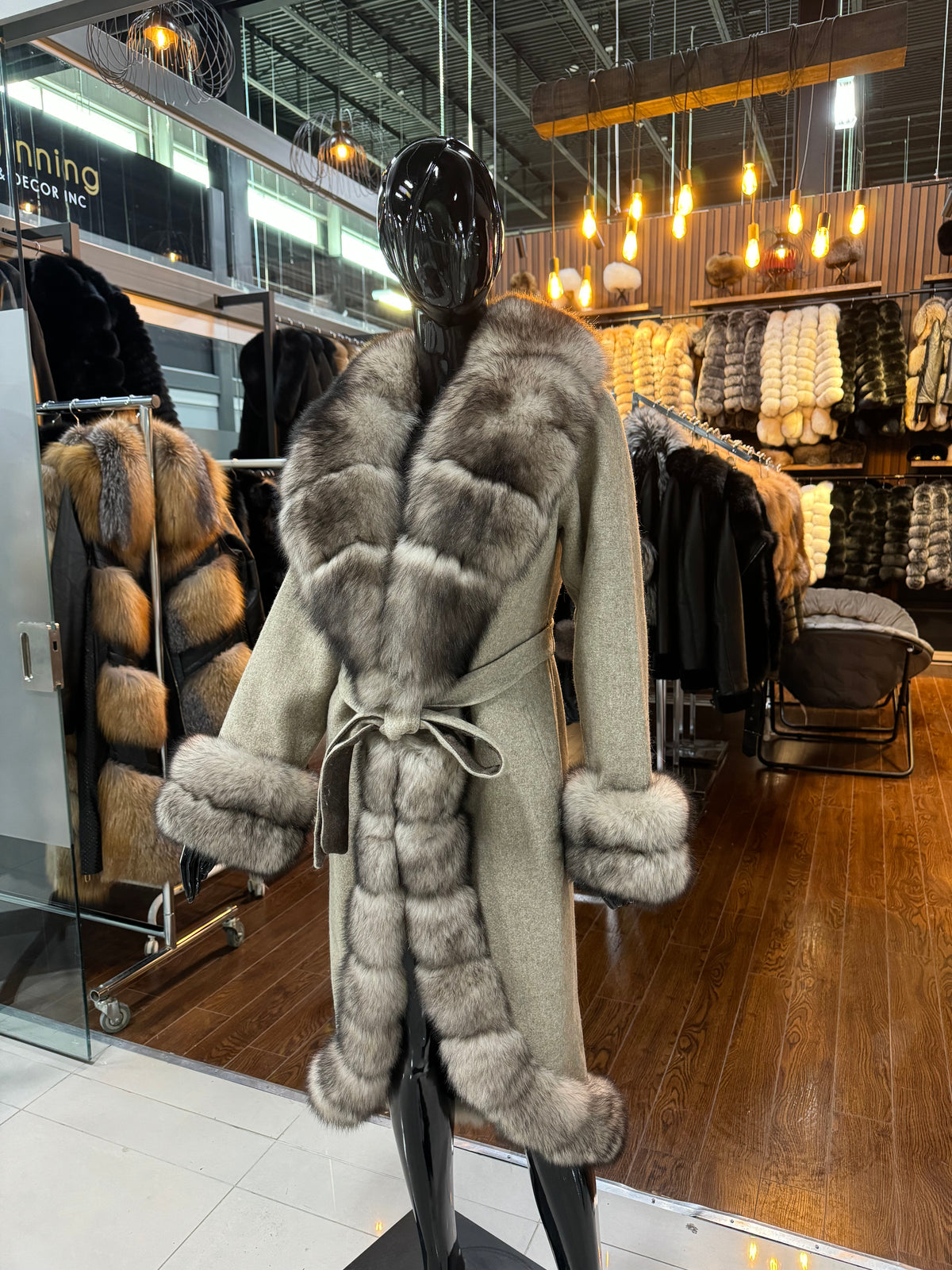 Natural Alpaca Fabric and Real Fox Fur Coat