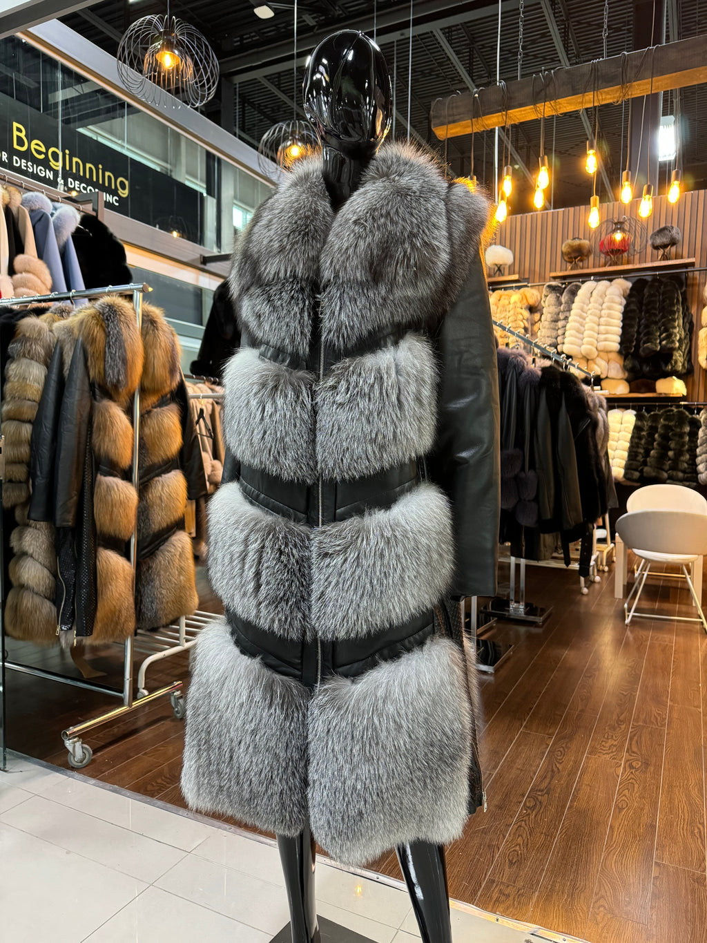 Long Silver Fox Fur & Genuine Leather Coat – Detachable Sleeves & Convertible Luxury Vest