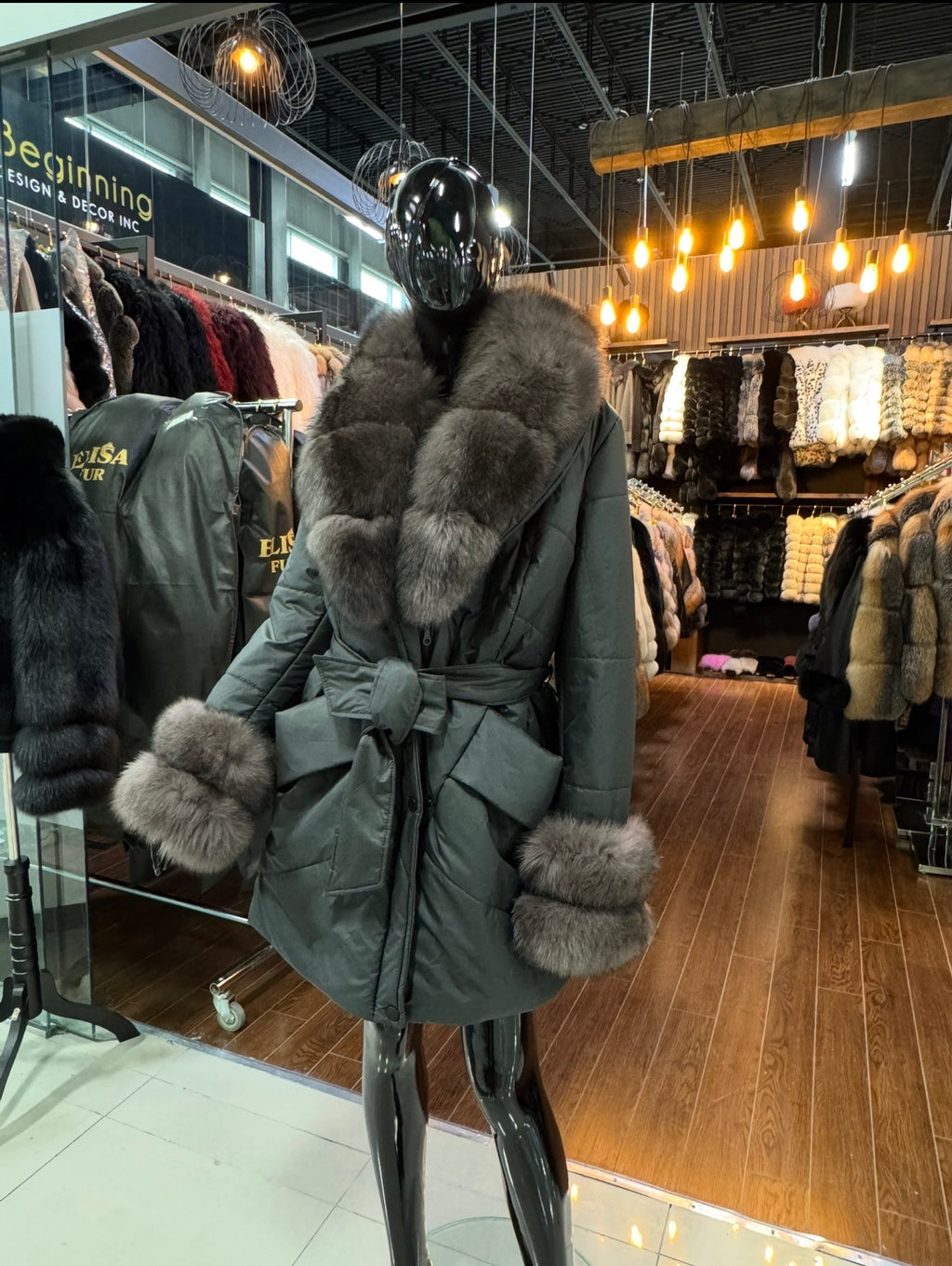 Luxury Insulated Puffer Coat with Genuine Fox Fur Collar – Exclusive Design