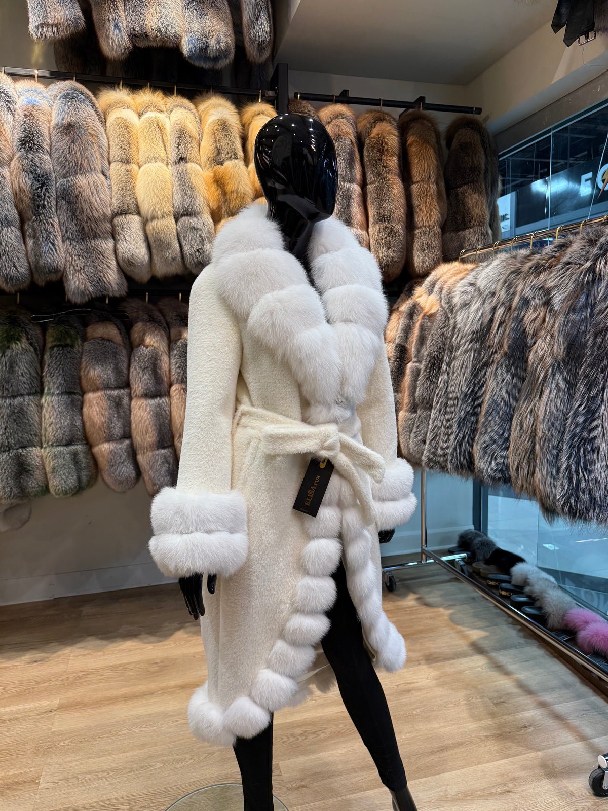 Luxury White Fox Fur & Alcantara Long Coat – Elegant Premium Design