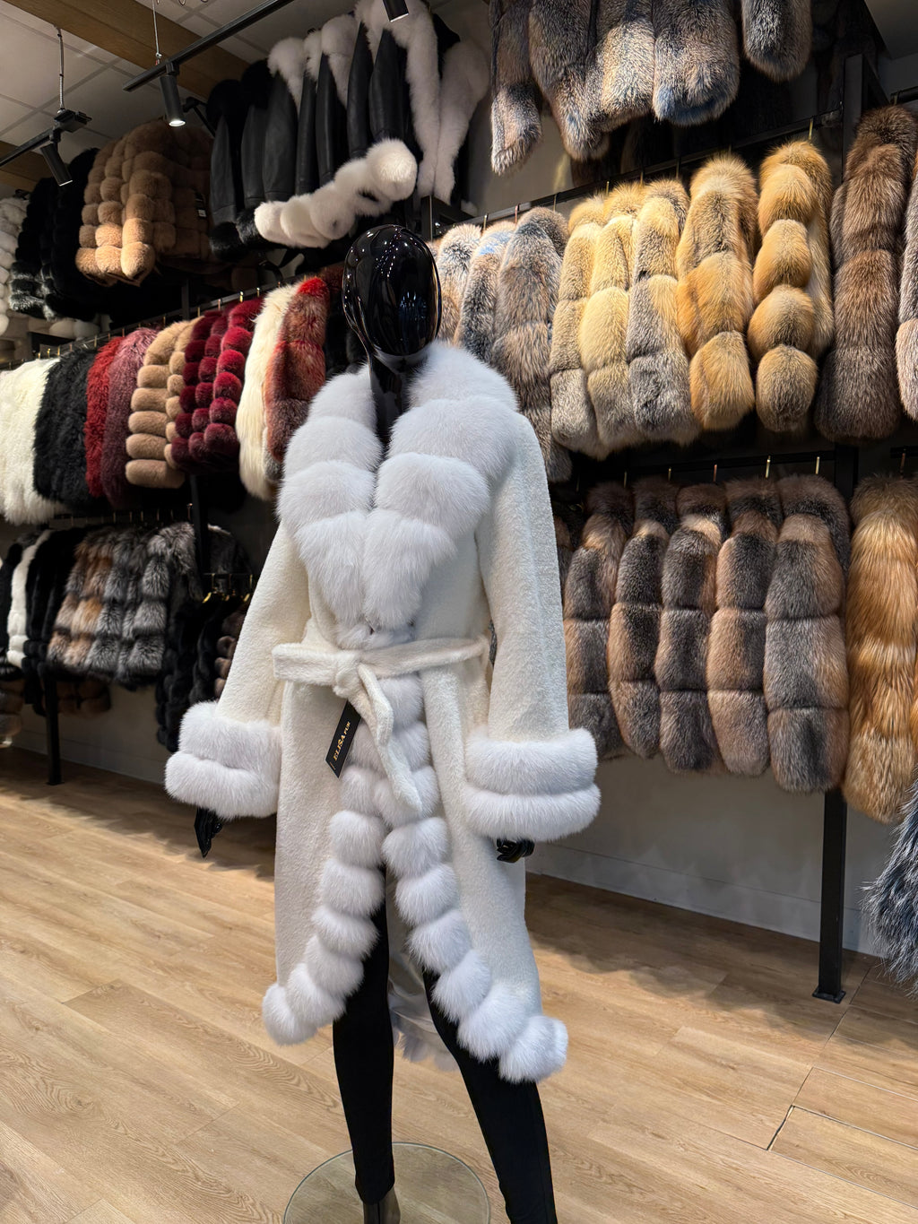 Luxury White Fox Fur & Alcantara Long Coat – Elegant Premium Design