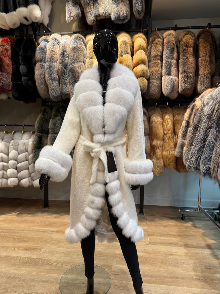 Luxury White Fox Fur & Alcantara Long Coat – Elegant Premium Design