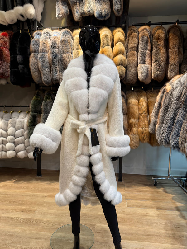 Luxury White Fox Fur & Alcantara Long Coat – Elegant Premium Design