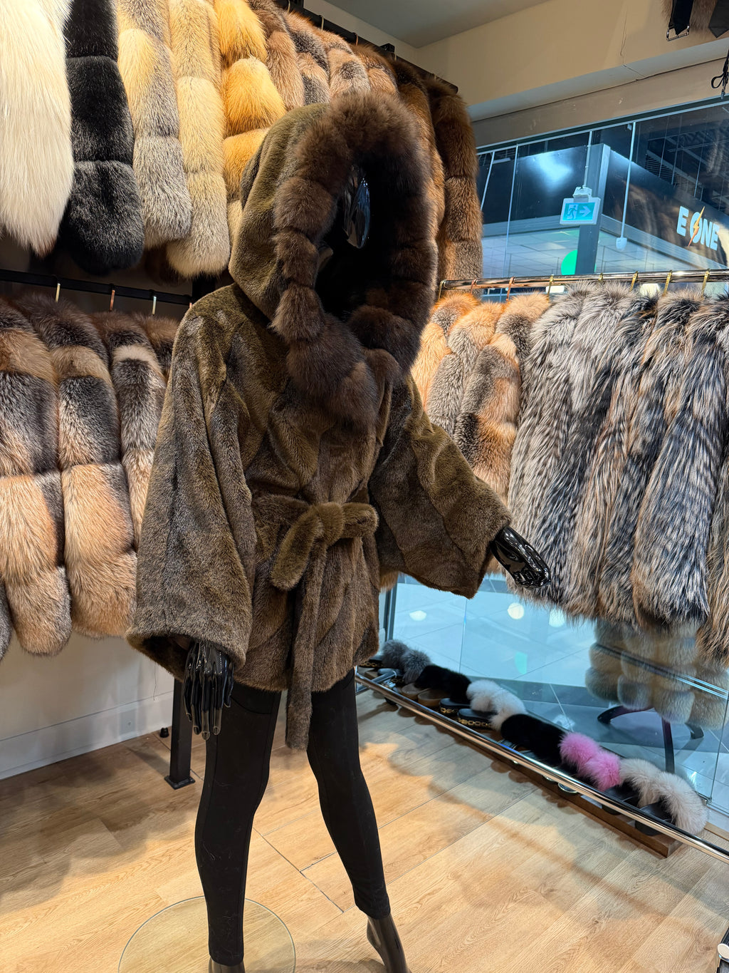 Luxury Hooded Genuine Fox Fur & Alcantara Jacket – Elegant Women’s Winter Coat