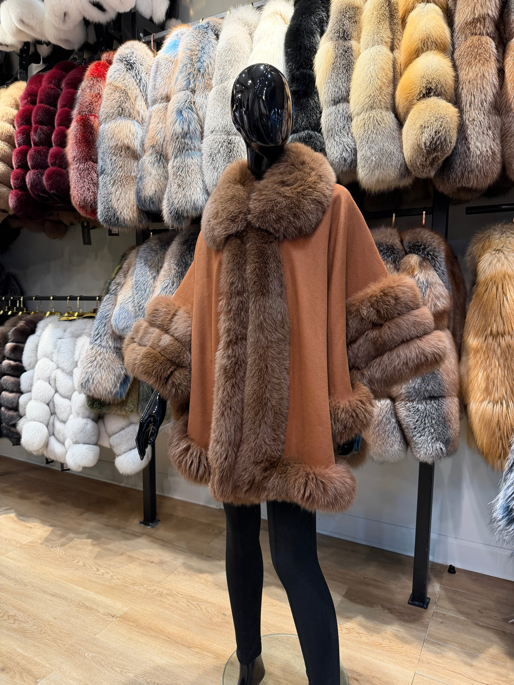 Luxury Brown Fox Fur & 100% Cashmere Poncho – Elegant Soft Cashmere Design