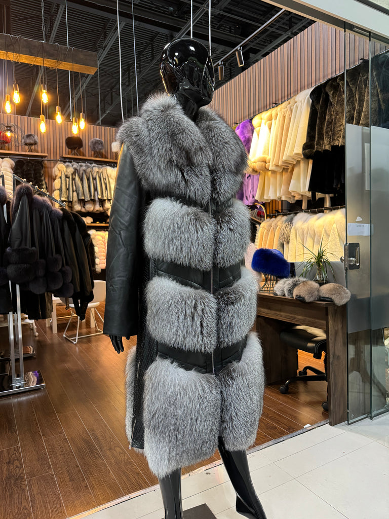Long Silver Fox Fur & Genuine Leather Coat – Detachable Sleeves & Convertible Luxury Vest