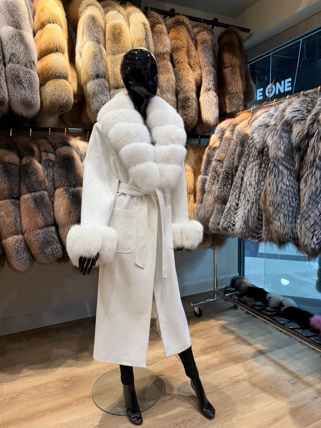 Luxury White Fox Fur & Cashmere Coat – Elegant Exclusive Design