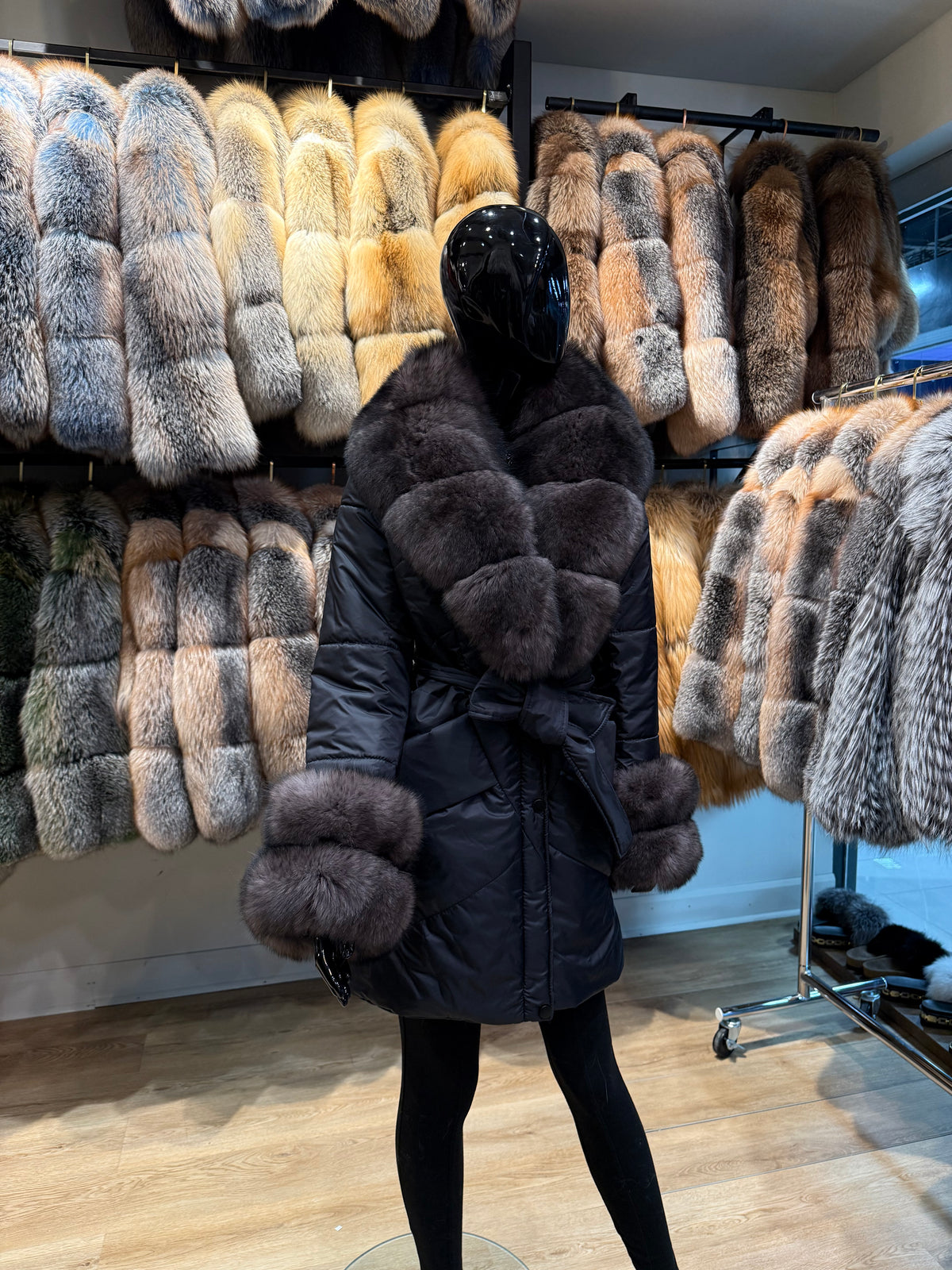 Luxury Insulated Puffer Coat with Genuine Fox Fur Collar – Exclusive Design