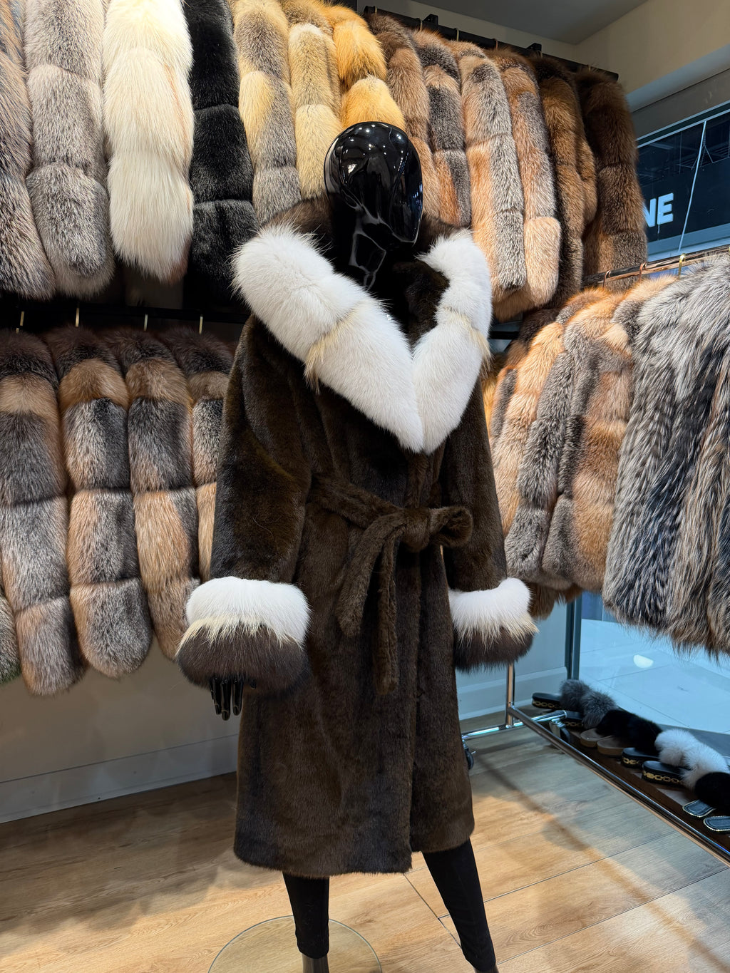Luxury Hooded Fox Fur & Soft Alcantara Coat – Elegant Women’s Winter Coat