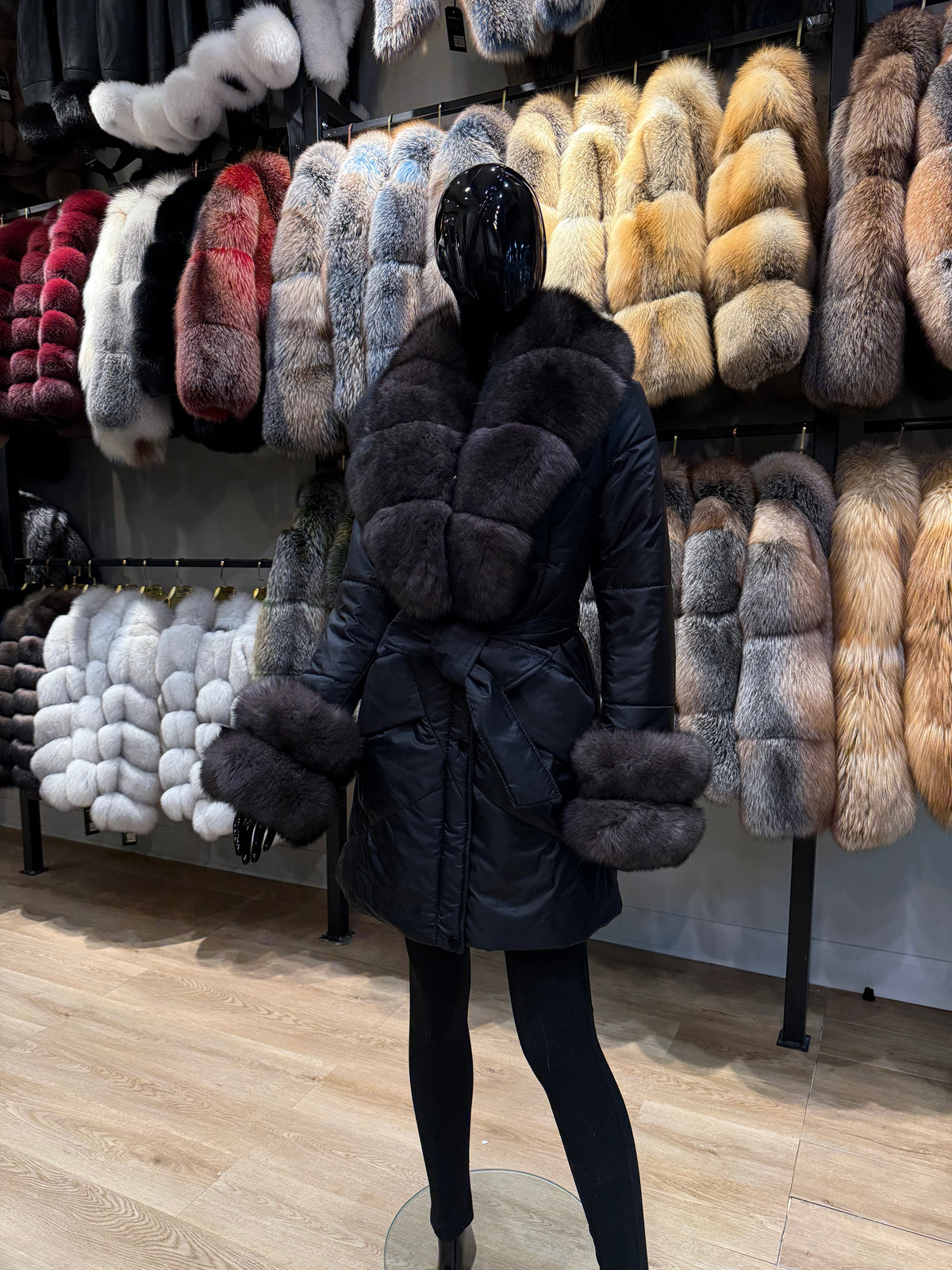 Luxury Insulated Puffer Coat with Genuine Fox Fur Collar – Exclusive Design