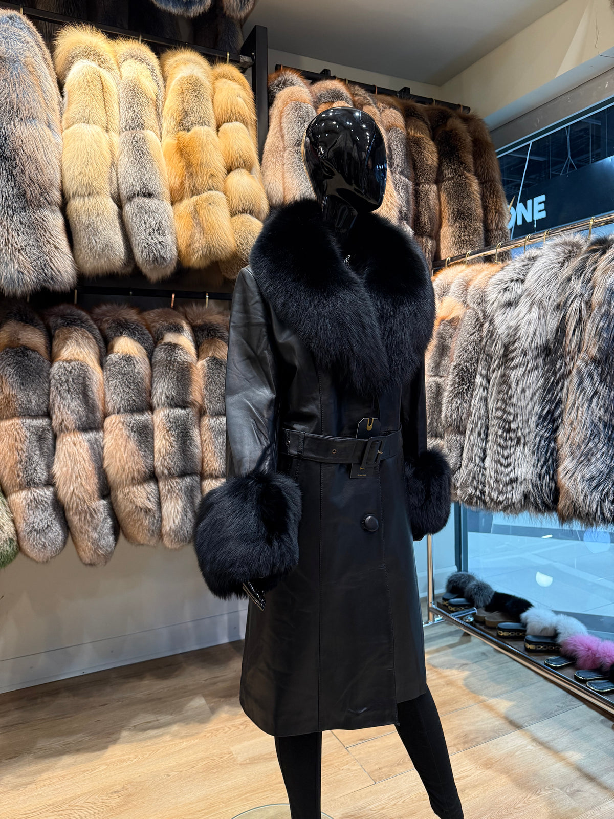 Black Lamb Leather & Fox Fur Coat – Luxury Women’s Winter Coat